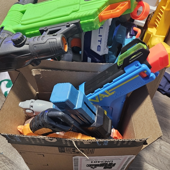 Bundle of Used and Fun Nerf Blasters - Picture 12 of 14